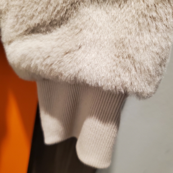 Athleta Ritual Fur Jacket Womens Size Medium - Picture 7 of 16